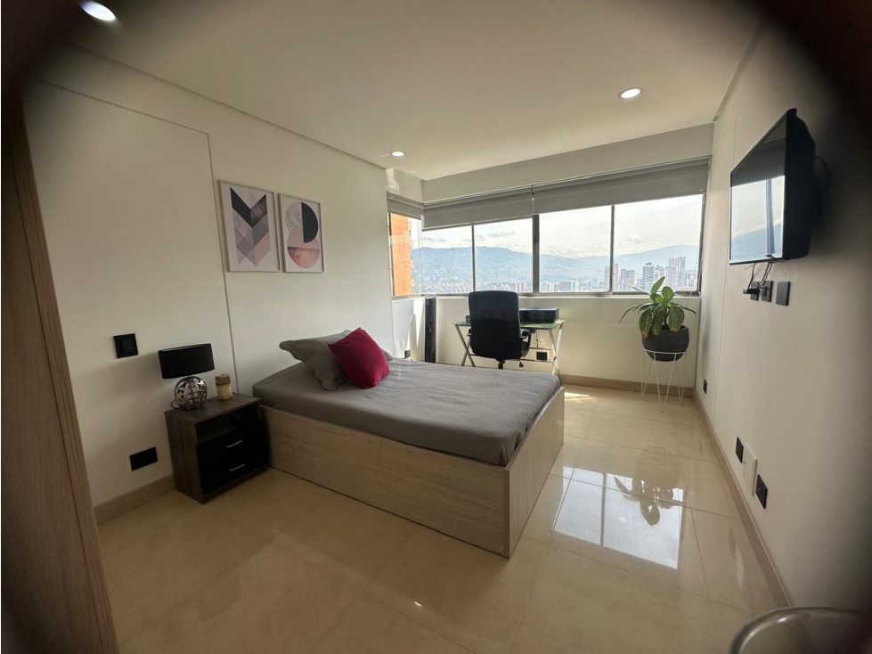 Apartamento en arriendo en El Poblado, Medellín · foto 3 de 23