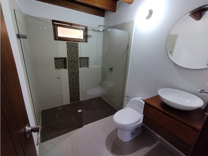 Casa de 4 alcobas en arriendo en Las Antillas, Envigado, 400 m² · foto 19 de 24