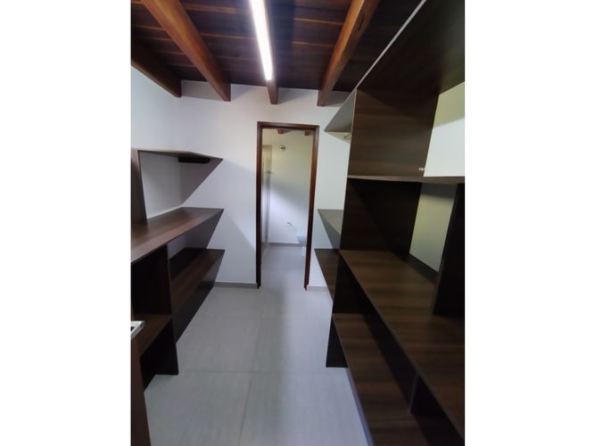 Casa de 4 alcobas en arriendo en Las Antillas, Envigado, 400 m² · foto 21 de 24