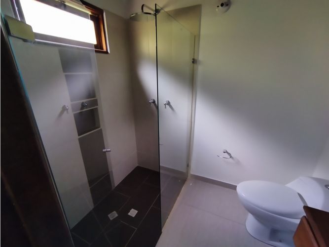 Casa de 4 alcobas en arriendo en Las Antillas, Envigado, 400 m² · foto 22 de 24