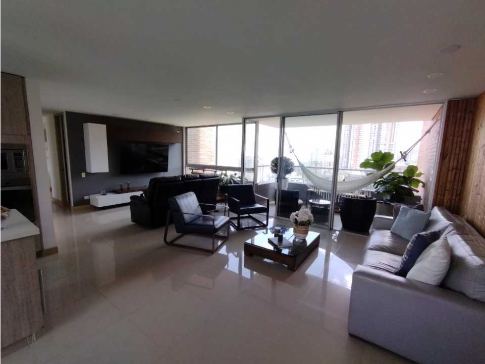 Apartamento en arriendo en Castropol, Medellín · foto 2 de 24