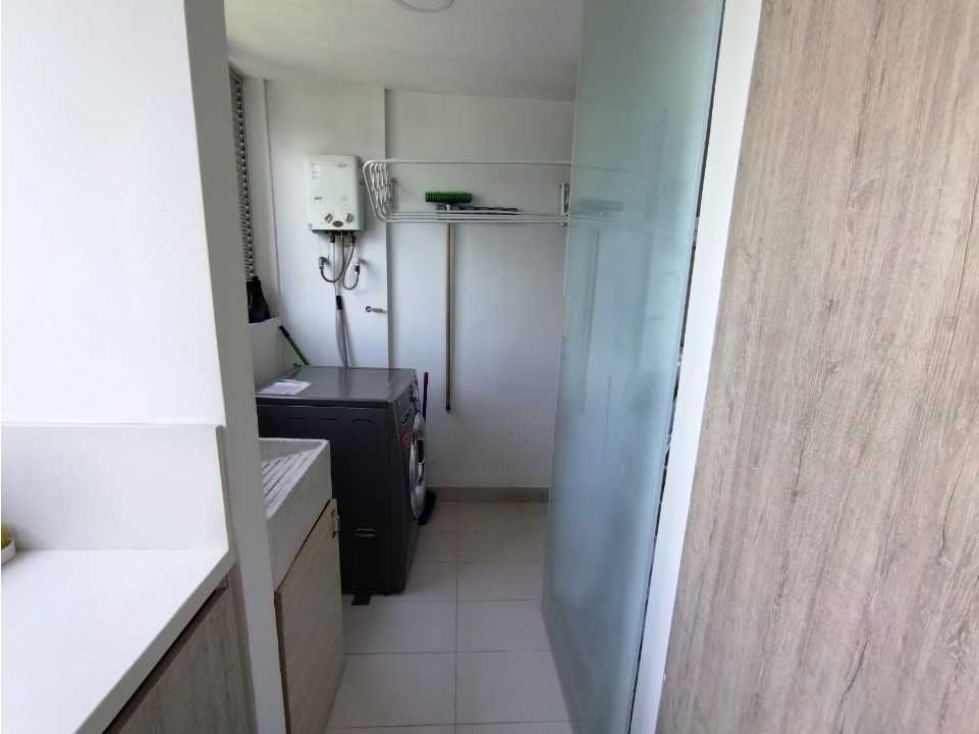 Apartamento en arriendo en Castropol, Medellín · foto 17 de 24