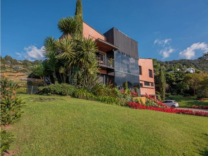 Casa de 3 alcobas en venta en Las Palmas, Medellín, 570 m² · foto 2 de 23