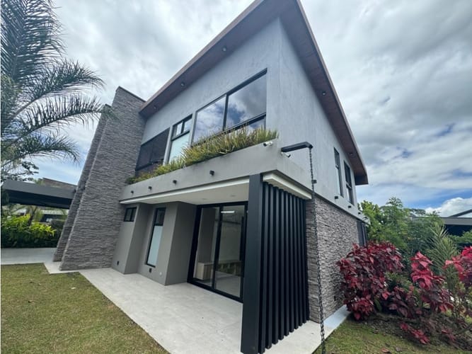 Casa de 4 alcobas en venta en Llano Grande, Rionegro, 432 m² · foto 2 de 24