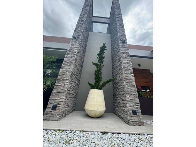 Casa de 4 alcobas en venta en Llano Grande, Rionegro, 432 m² · foto 4 de 24