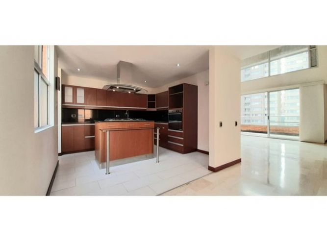 Apartamento de 3 alcobas en arriendo en Loma Benedictinos, Medellín, 252 m² · foto 4 de 23