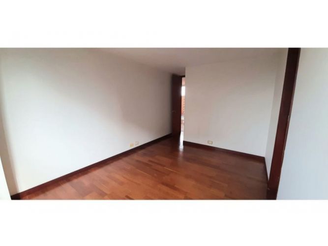 Apartamento de 3 alcobas en arriendo en Loma Benedictinos, Medellín, 252 m² · foto 7 de 23