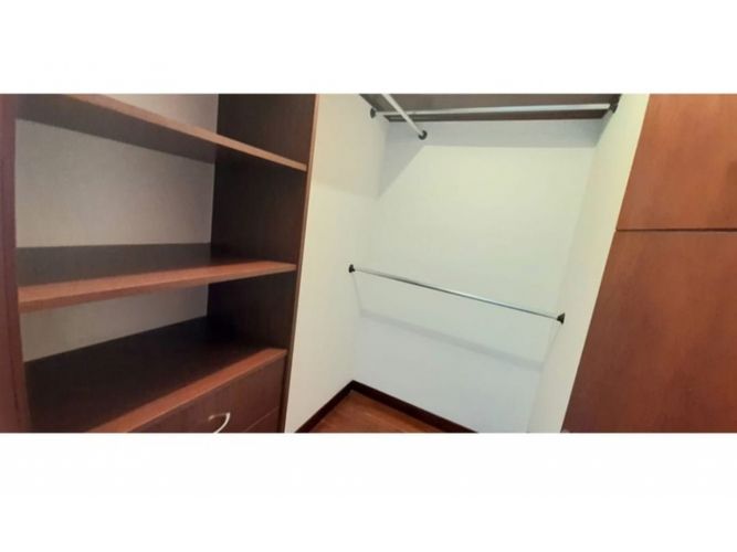Apartamento de 3 alcobas en arriendo en Loma Benedictinos, Medellín, 252 m² · foto 8 de 23