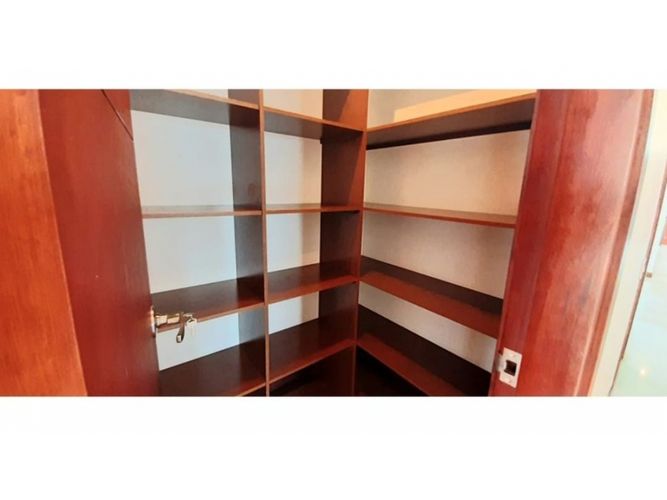 Apartamento de 3 alcobas en arriendo en Loma Benedictinos, Medellín, 252 m² · foto 11 de 23
