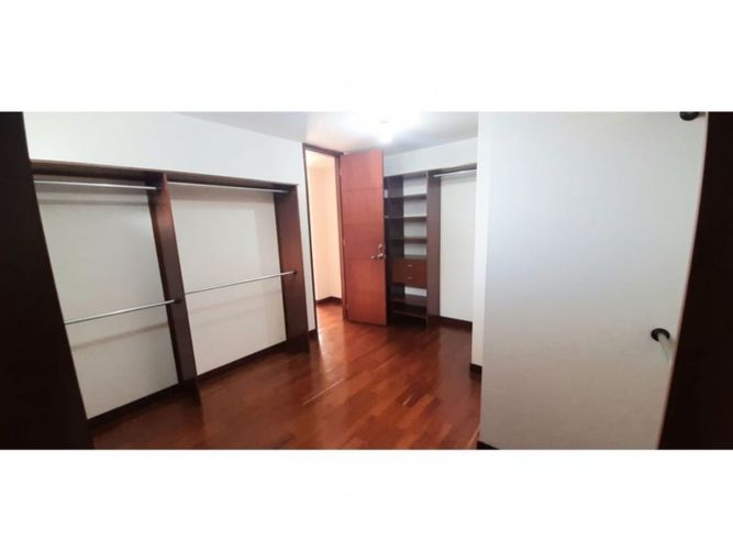 Apartamento de 3 alcobas en arriendo en Loma Benedictinos, Medellín, 252 m² · foto 12 de 23