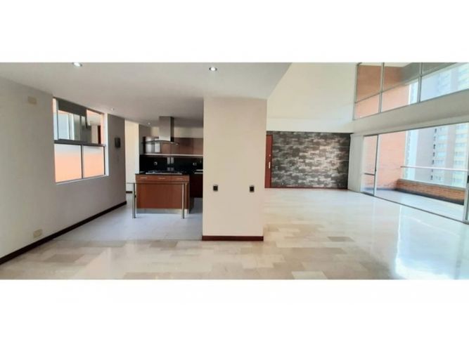 Apartamento de 3 alcobas en arriendo en Loma Benedictinos, Medellín, 252 m² · foto 14 de 23