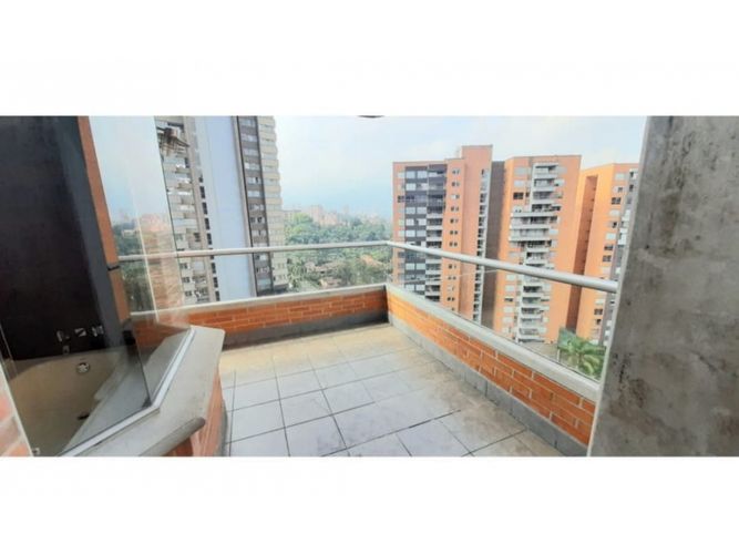 Apartamento de 3 alcobas en arriendo en Loma Benedictinos, Medellín, 252 m² · foto 15 de 23