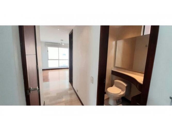 Apartamento de 3 alcobas en arriendo en Loma Benedictinos, Medellín, 252 m² · foto 17 de 23