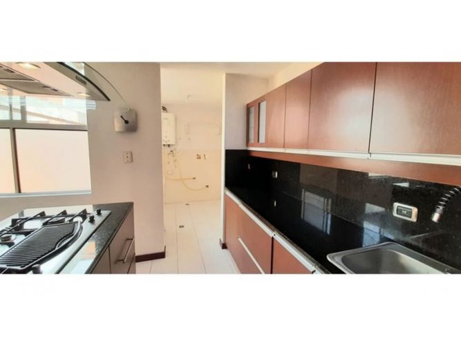 Apartamento de 3 alcobas en arriendo en Loma Benedictinos, Medellín, 252 m² · foto 18 de 23