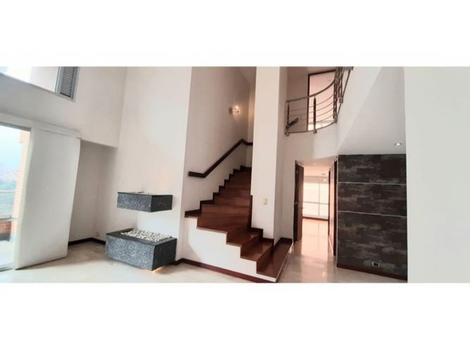 Apartamento de 3 alcobas en arriendo en Loma Benedictinos, Medellín, 252 m² · foto 22 de 23