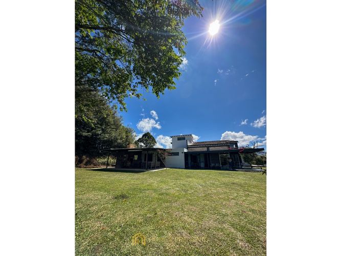 Casa de 4 alcobas en arriendo en El Capiro, Rionegro, 500 m² · foto 2 de 24