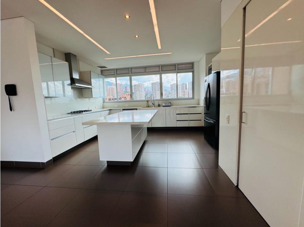 Apartamento en venta en El Poblado, Medellín · foto 5 de 24