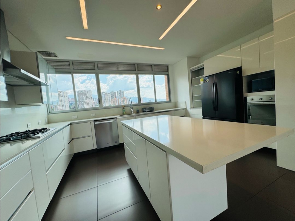 Apartamento en venta en El Poblado, Medellín · foto 6 de 24