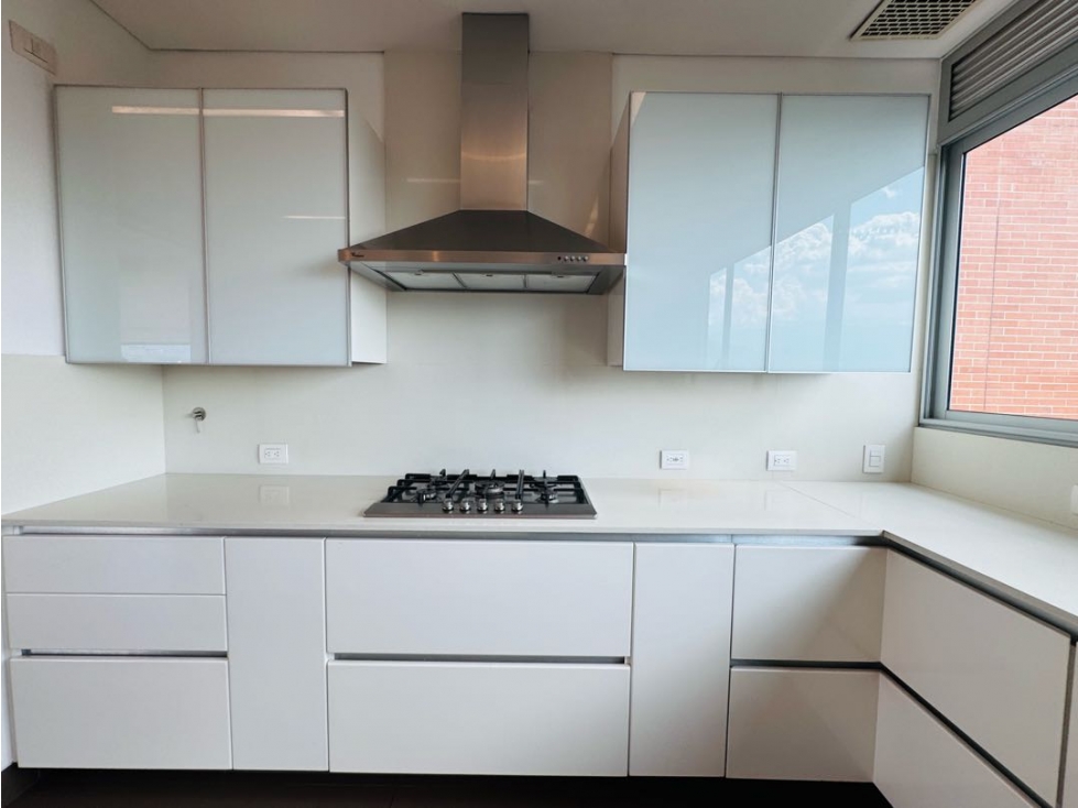 Apartamento en venta en El Poblado, Medellín · foto 7 de 24