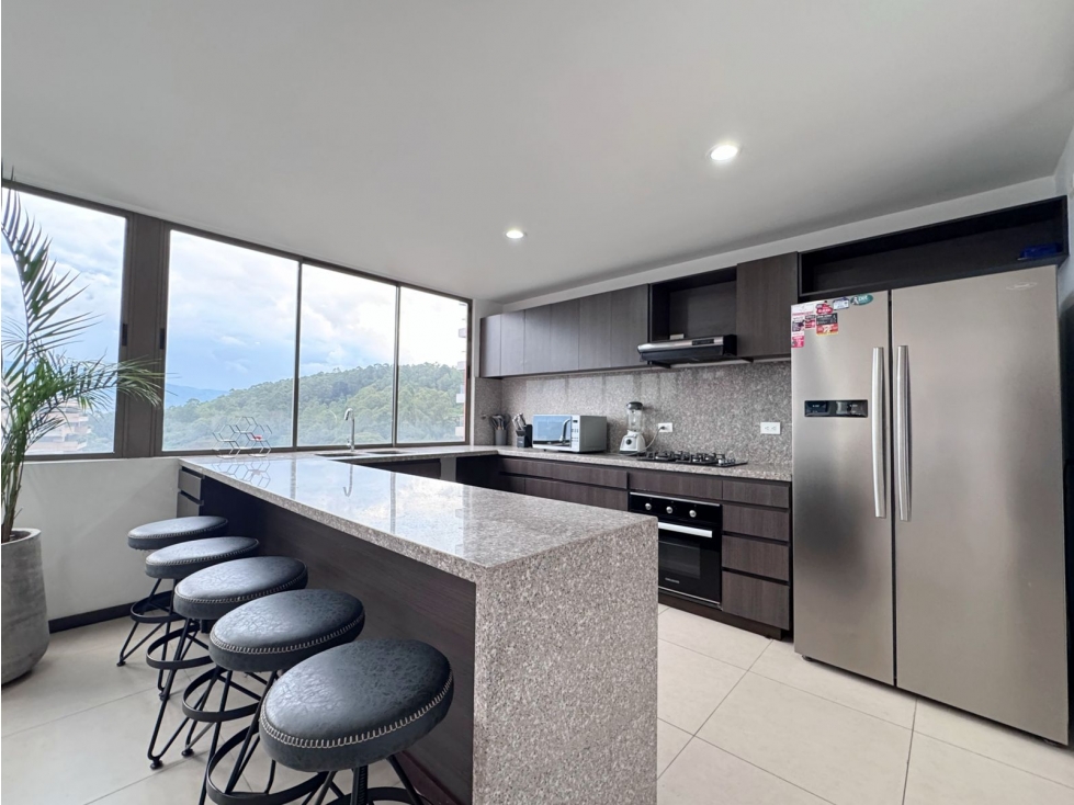 Apartamento en arriendo en Altos Del Poblado, Medellín · foto 15 de 22
