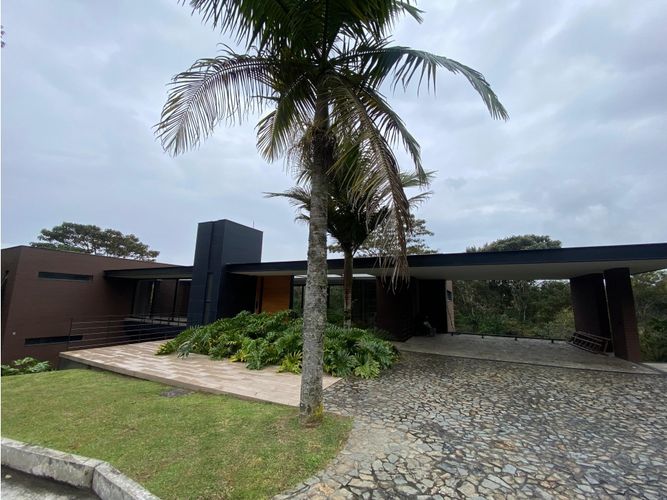 Casa de 3 alcobas en arriendo en Las Palmas, Medellín, 640 m² · foto 2 de 22