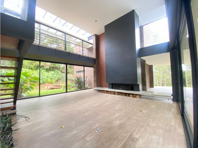 Casa de 3 alcobas en arriendo en Las Palmas, Medellín, 640 m² · foto 3 de 22