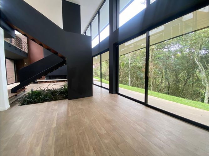 Casa de 3 alcobas en arriendo en Las Palmas, Medellín, 640 m² · foto 5 de 22