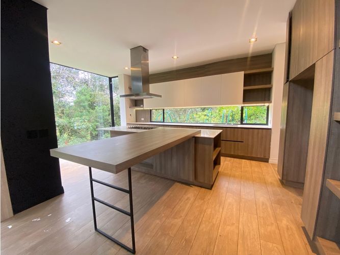 Casa de 3 alcobas en arriendo en Las Palmas, Medellín, 640 m² · foto 7 de 22