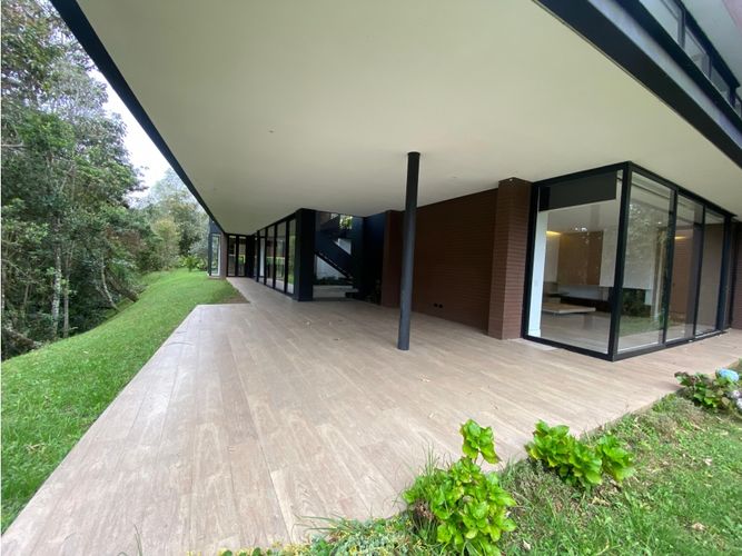 Casa de 3 alcobas en arriendo en Las Palmas, Medellín, 640 m² · foto 8 de 22