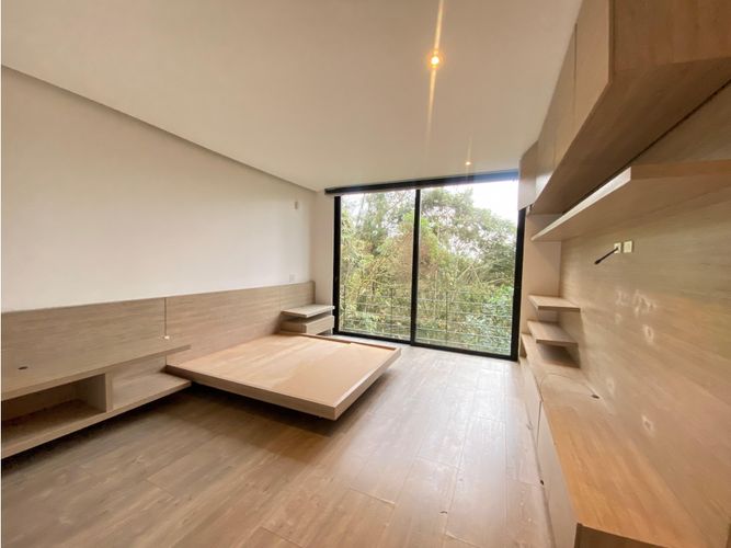 Casa de 3 alcobas en arriendo en Las Palmas, Medellín, 640 m² · foto 10 de 22