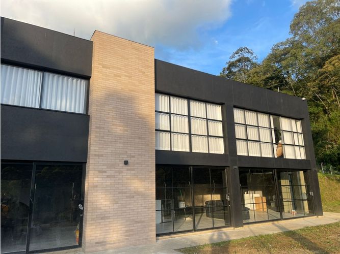 Casa de 4 alcobas en arriendo en El Salado, Envigado, 480 m² · foto 3 de 24