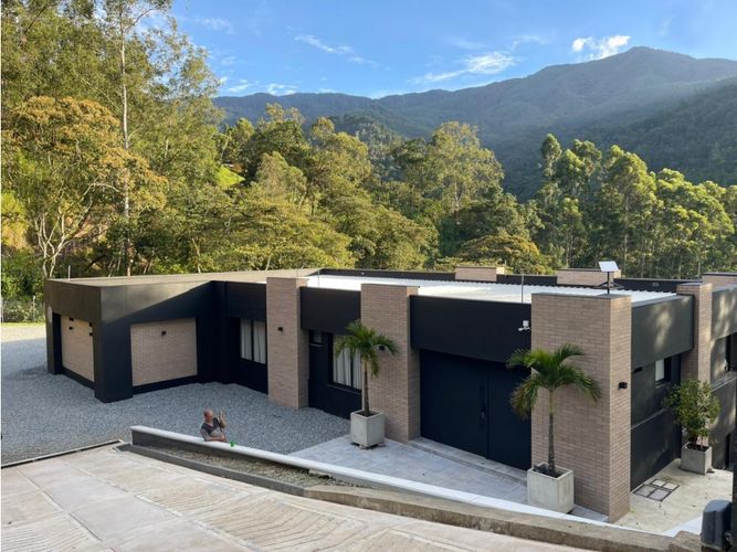Casa de 4 alcobas en arriendo en El Salado, Envigado, 480 m² · foto 11 de 24