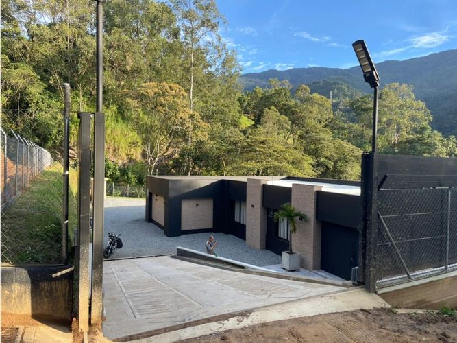 Casa de 4 alcobas en arriendo en El Salado, Envigado, 480 m² · foto 14 de 24