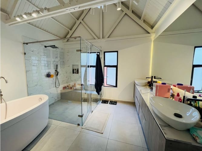 Casa de 5 alcobas en venta en El Poblado, Medellín, 194 m² · foto 4 de 24