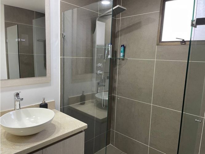 Apartamento de 4 alcobas en arriendo en El Poblado, Medellín, 206 m² · foto 13 de 24