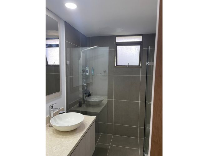 Apartamento de 4 alcobas en arriendo en El Poblado, Medellín, 206 m² · foto 21 de 24