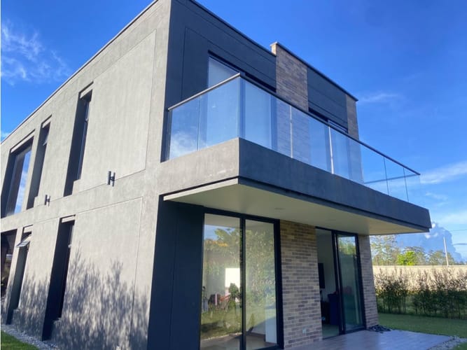 Casa de 4 alcobas en venta en Llano Grande, Rionegro, 215 m² · foto 2 de 10