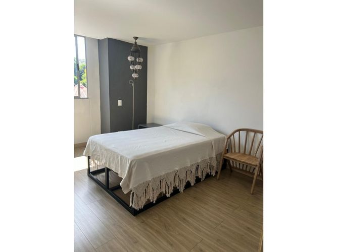 Apartamento de 3 alcobas en arriendo en Los Naranjos, Medellín, 220 m² · foto 4 de 12