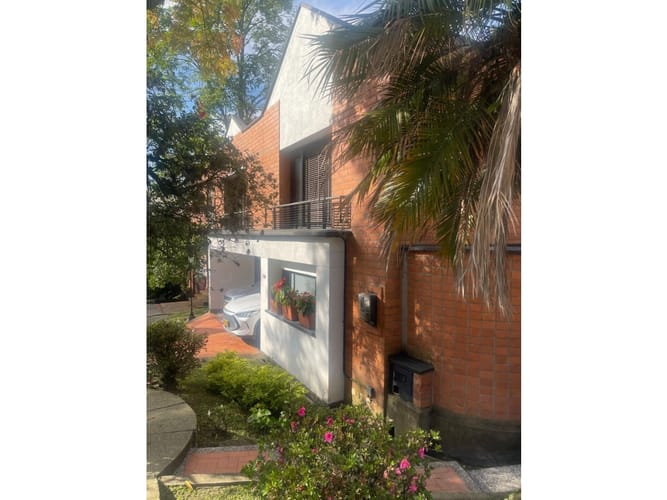 Casa de 3 alcobas en venta en El Poblado, Medellín, 228 m² · foto 8 de 24