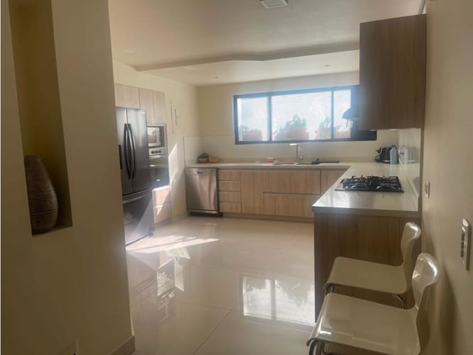 Casa de 3 alcobas en venta en El Poblado, Medellín, 228 m² · foto 17 de 24