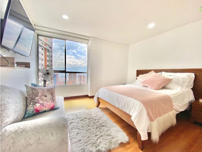 Apartamento de 3 alcobas en arriendo en El Poblado, Medellín, 224 m² · foto 15 de 22