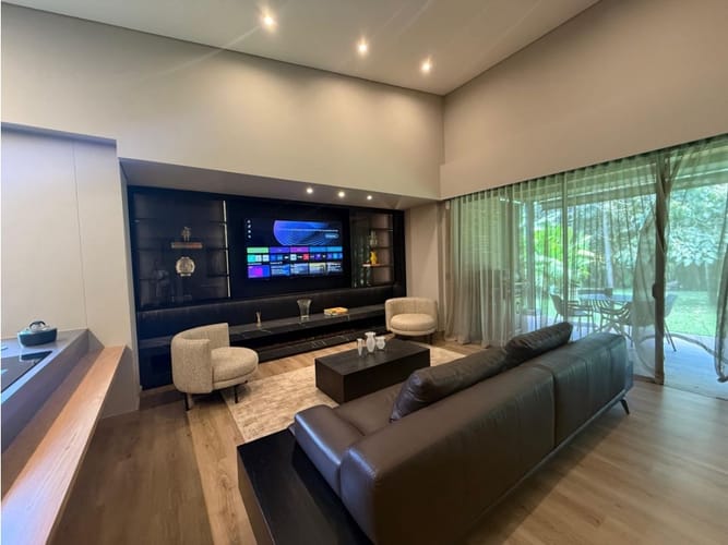 Casa de 3 alcobas en venta en Llano Grande, Rionegro, 250 m² · foto 2 de 19