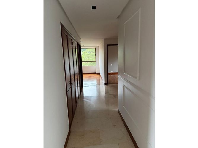 Apartamento de 3 alcobas en arriendo en Las Lomas, Medellín, 230 m² · foto 6 de 24