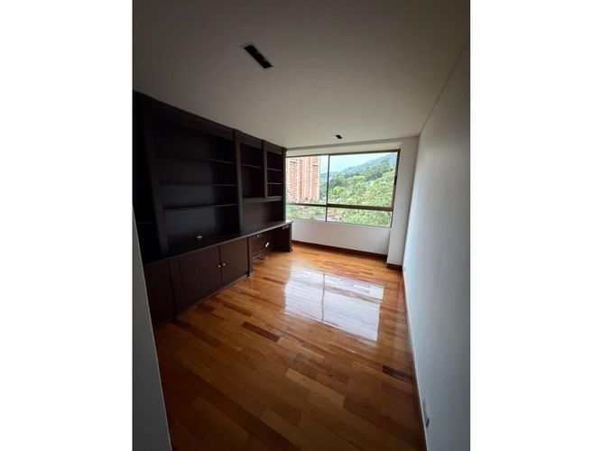 Apartamento de 3 alcobas en arriendo en Las Lomas, Medellín, 230 m² · foto 16 de 24