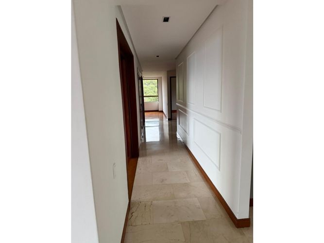 Apartamento de 3 alcobas en arriendo en Las Lomas, Medellín, 230 m² · foto 17 de 24