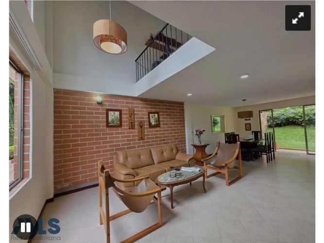 Casa de 4 alcobas en venta en Cañaveralejo, Sabaneta, 208 m² · foto 2 de 24