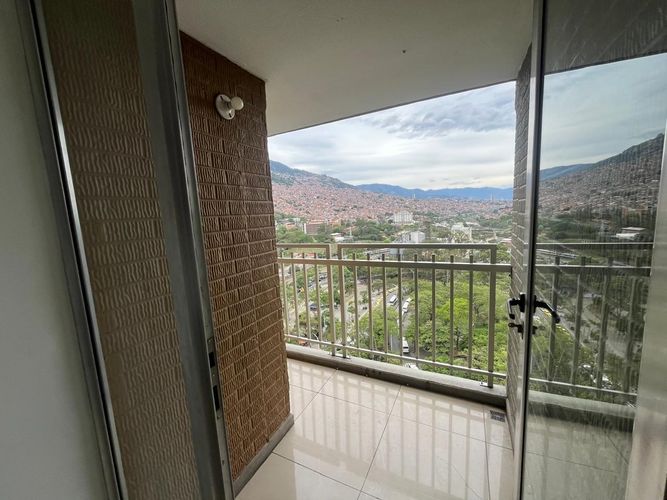 Apartamento de 3 alcobas en venta en Madera, Bello, 65 m² · foto 4 de 15