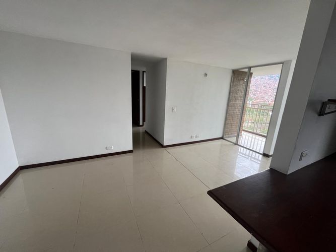 Apartamento de 3 alcobas en venta en Madera, Bello, 65 m² · foto 2 de 15