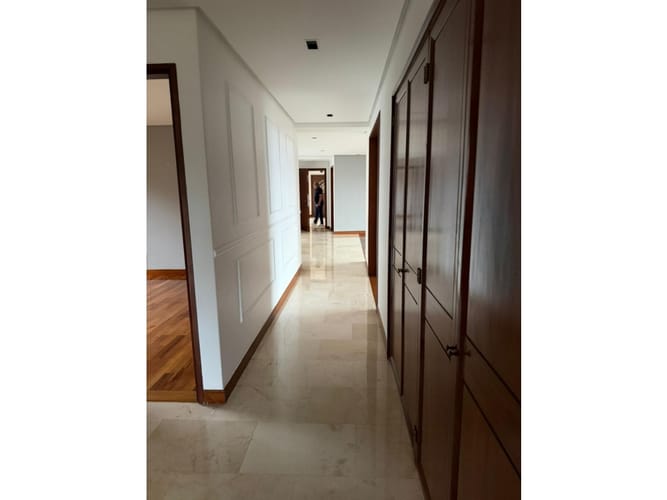 Apartamento de 3 alcobas en arriendo en Las Lomas, Medellín, 230 m² · foto 2 de 24