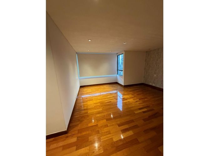 Apartamento de 3 alcobas en arriendo en Las Lomas, Medellín, 230 m² · foto 3 de 24